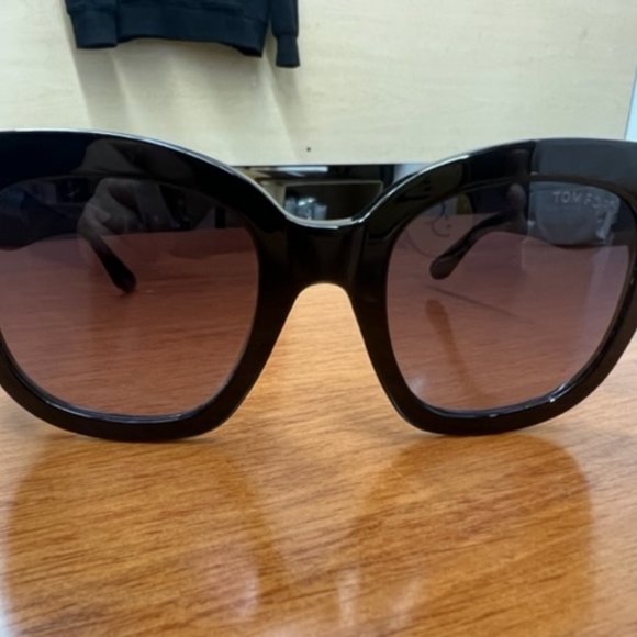 Tom Ford Sunglasses - Picture 3 of 5